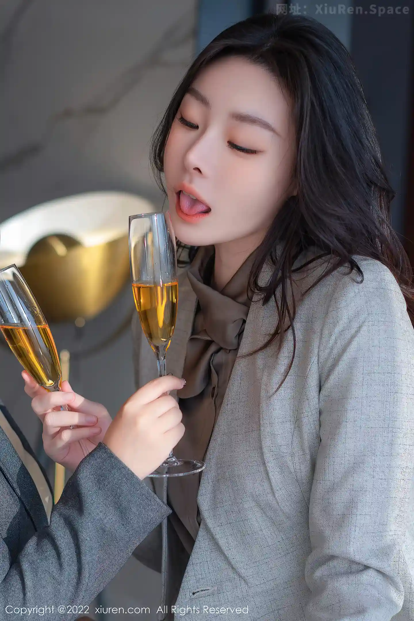 图片[5]-[Xiuren秀人网] 2022.08.31 VOL.5524 百合姐妹花 是小逗逗 张思允Nice OL制服与蕾丝内衣加黑丝美腿性感写真集-秀人网官方网站